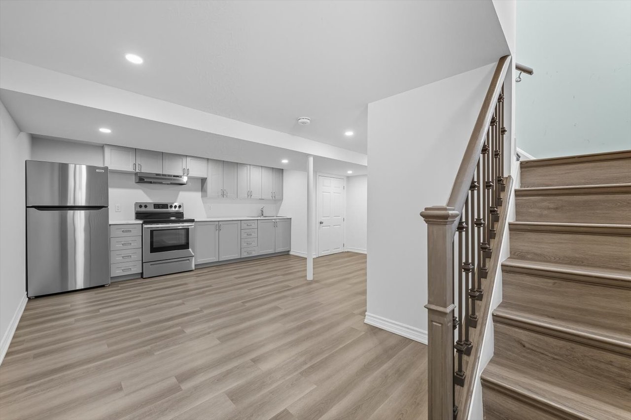 1624 Coram Cres