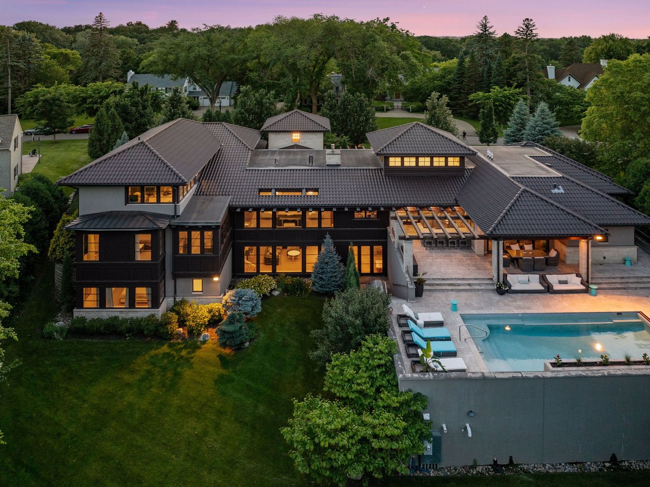 8 Circle W, Edina
