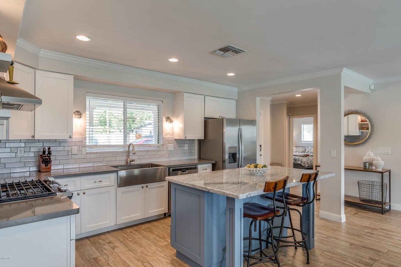 4009 E AVALON Dr