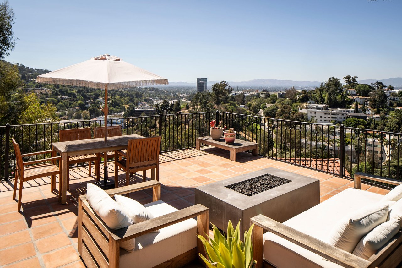 3346 N Knoll Dr, Hollywood Hills