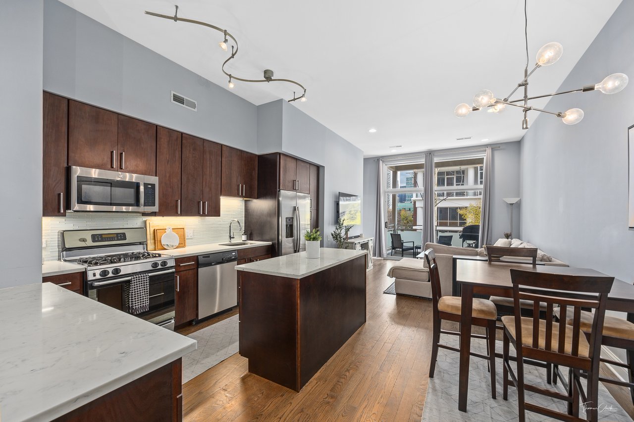 939 W Madison Street Unit: 301