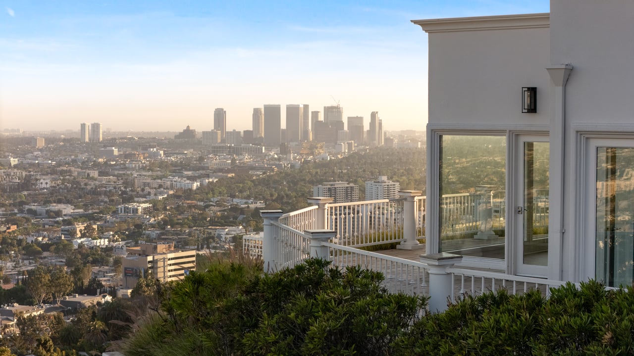 8527 Hedges Way, Sunset Strip
