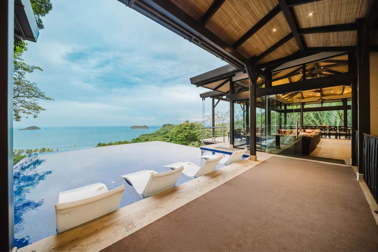 Vista Hermosa, Lucrative Contemporary Estate