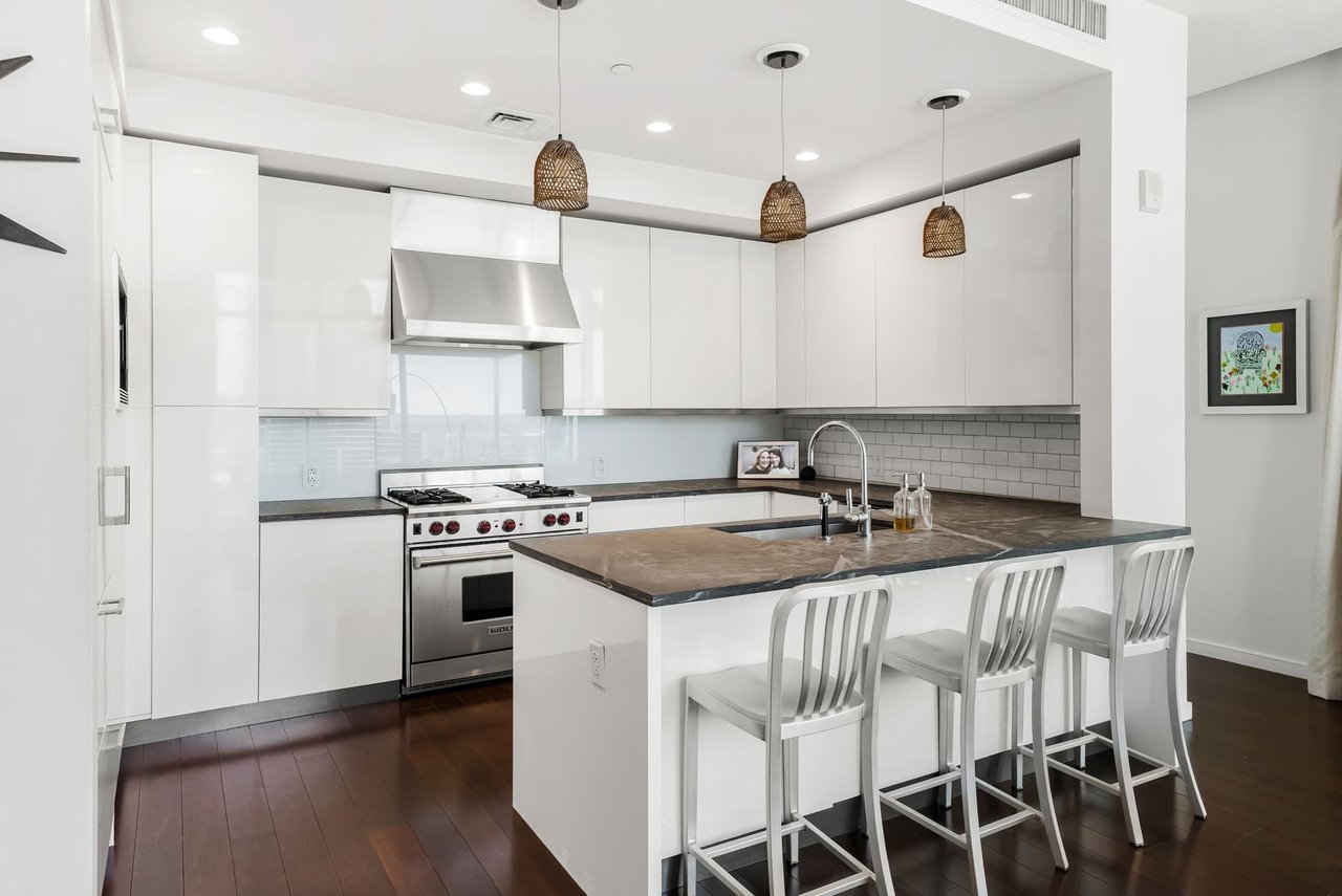 200 Congress Ave #14C