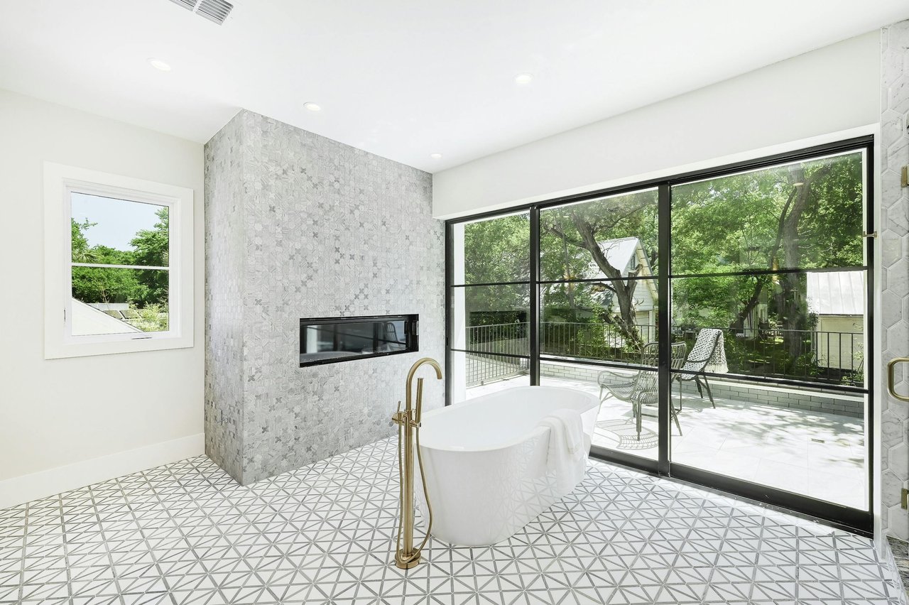 2400 Bridle Path