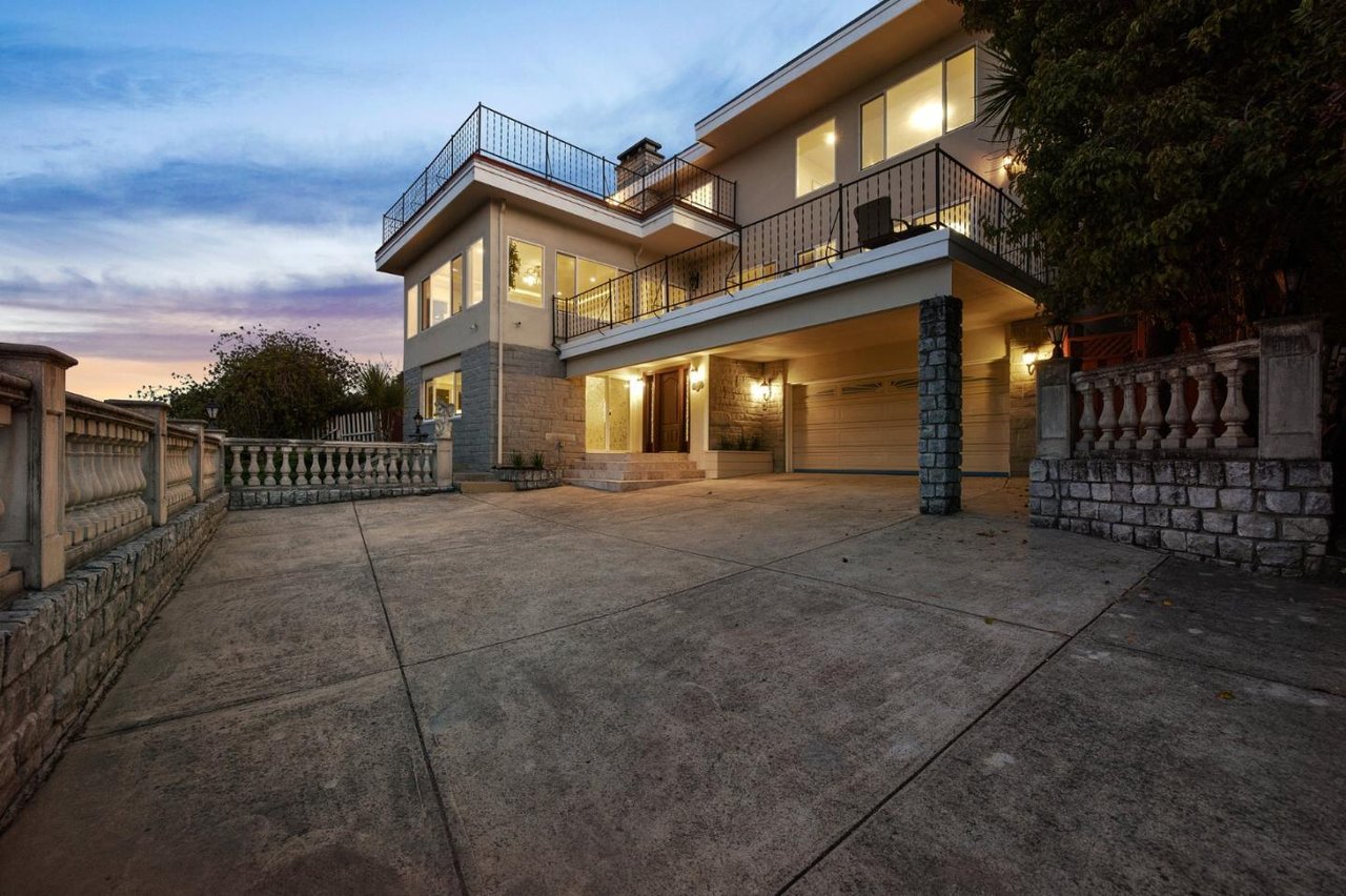 1829 Loyola Dr