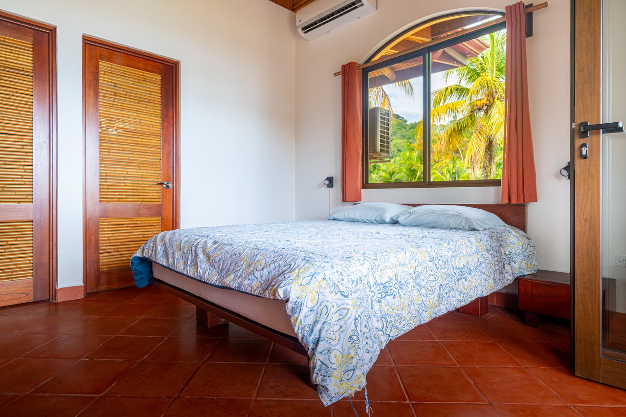Classic Luxury at Casa Ceiba, Coastal Ocean View 4 Bedroom Home Near Uvita