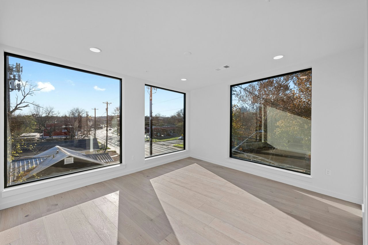 2209 S. 1st St. #221 - OneOak 