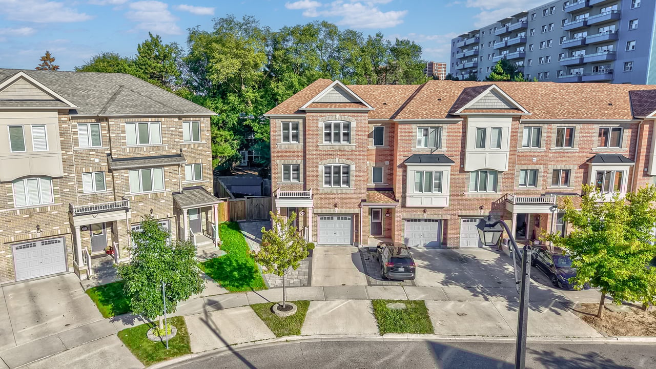 GORGEOUS TOWNHOME