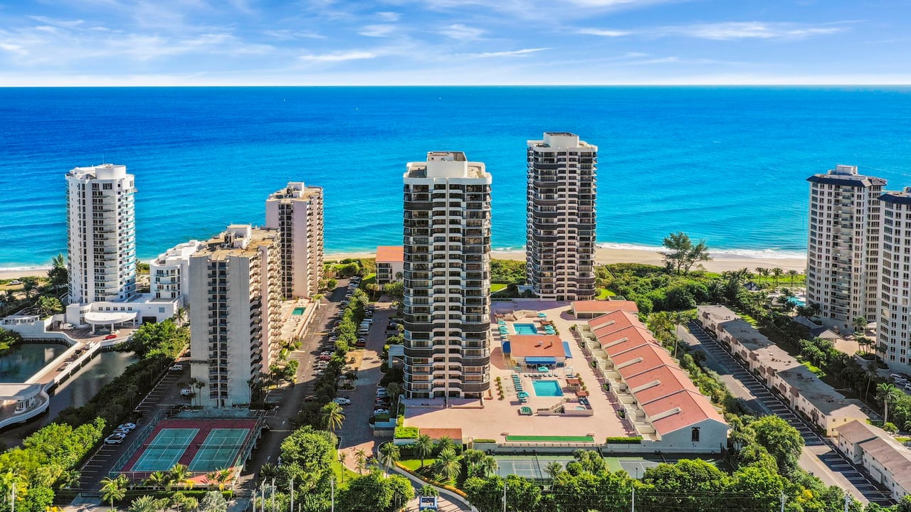 🔑  SOLD: 4000 N Ocean Dr 1004, Singer Island 🎉 Congrats to my Buyers on their new oceanfront condo in The Martinique ✨ 