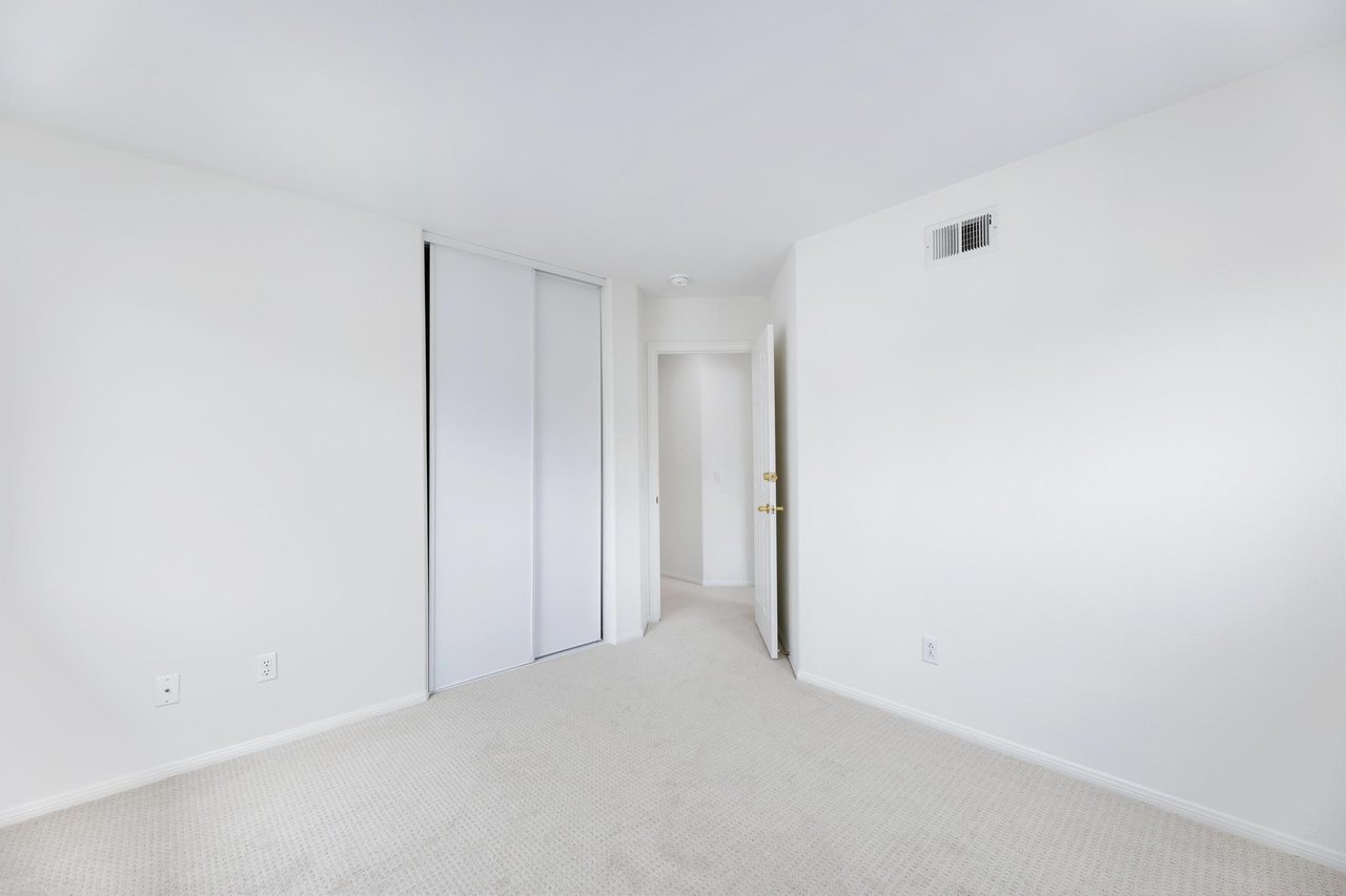3098 Espana Ln
