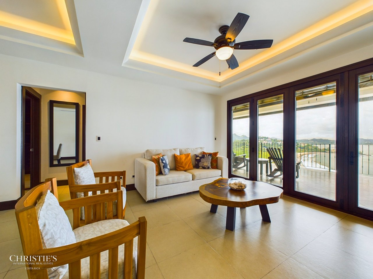 360 - 310 Splendor Penthouse