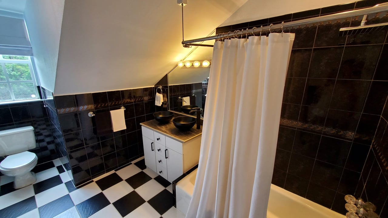 Sandyport | Expansive View Home 