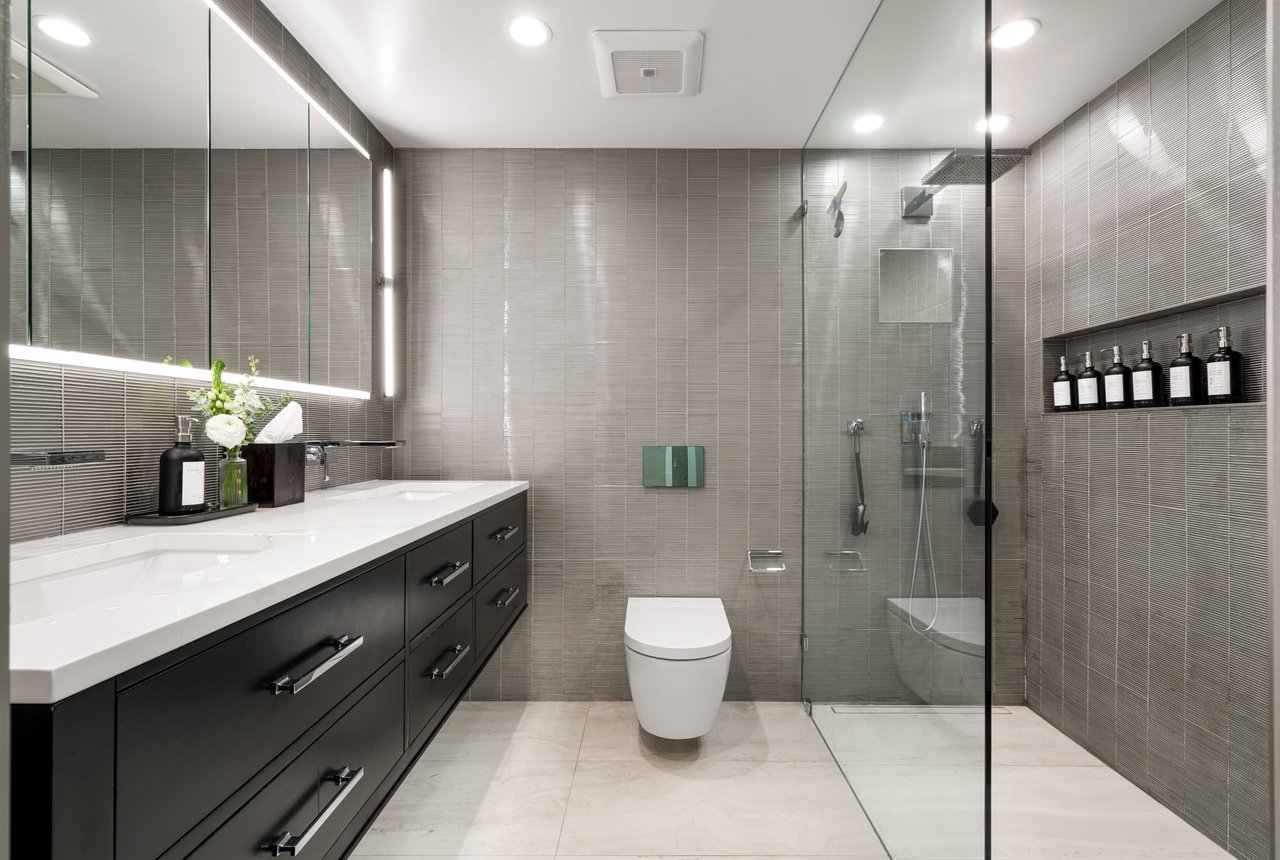High-end bathroom showcasing the level of presentation needed to attract buyers when selling FSBO in San Francisco.