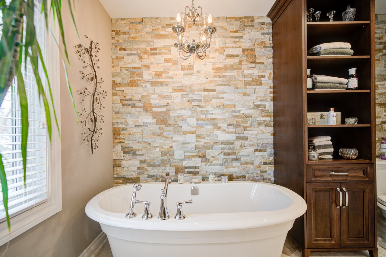 1296 Mapleridge Cres
