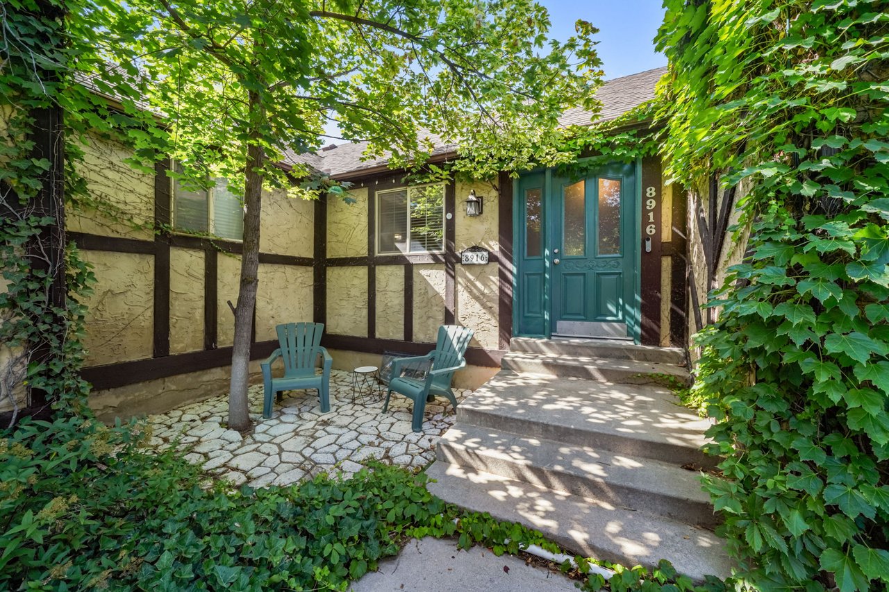 8916 S Cobble Crest Ln