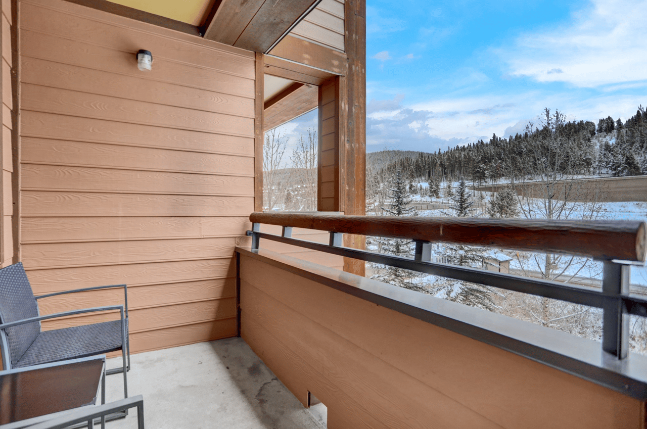 Just Listed: Experience Unmatched Comfort in this Updated 1-Bedroom Condo at Zephyr Mountain Lodge!