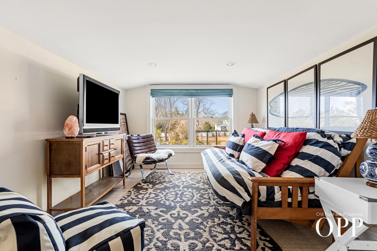 A Turnkey Mid-Century, Effortlessly Located in Bellport Village