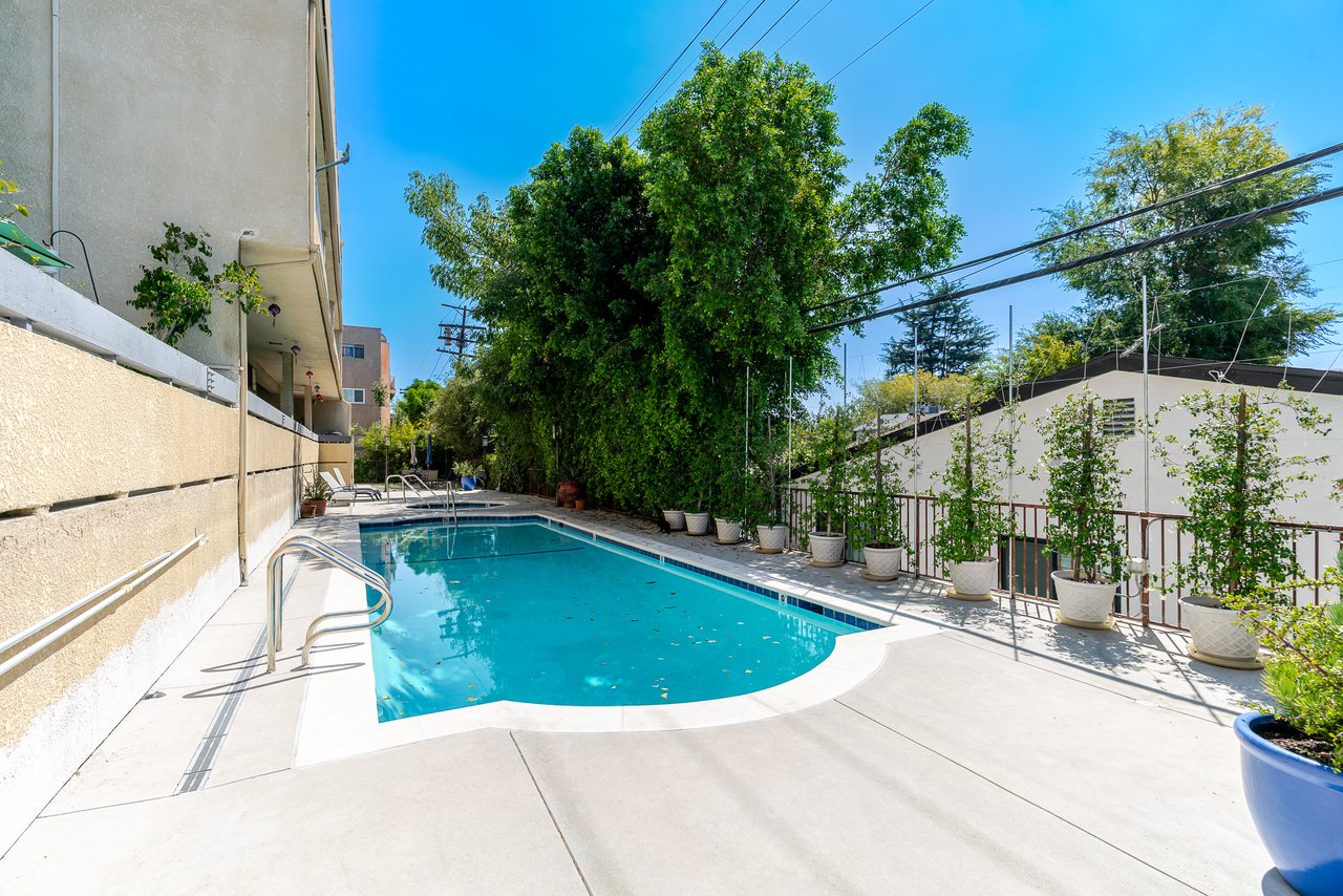 11322 Camarillo #201