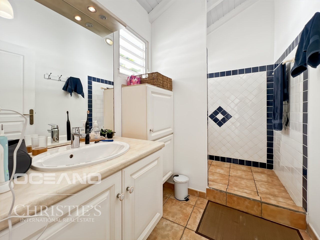 EXCLUSIVITE - 3 bedroom - swimming pool - 5' from the beach - OCEANO Christie's International Real Estate