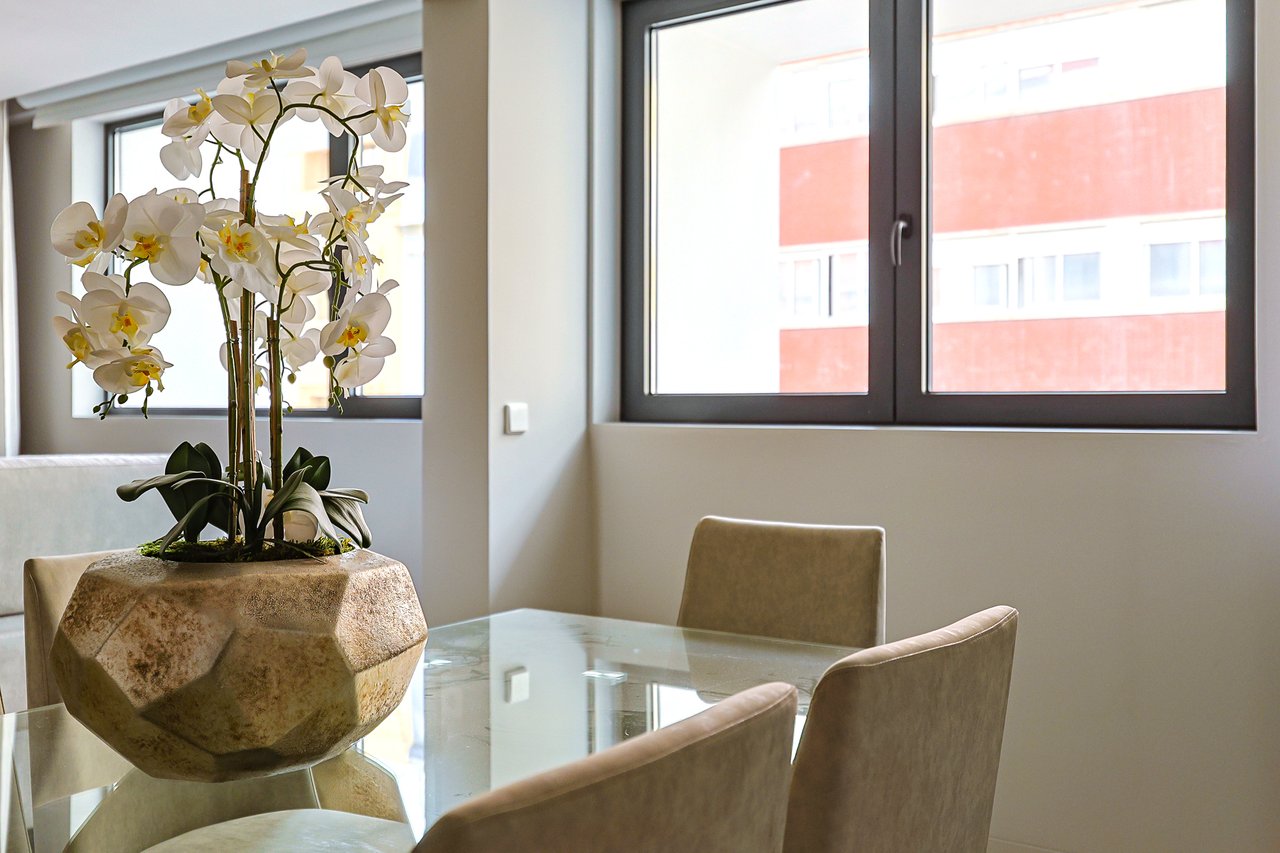 Stylish 2-Bedroom Apartment in the Heart of Lisbon with Exceptional Amenities