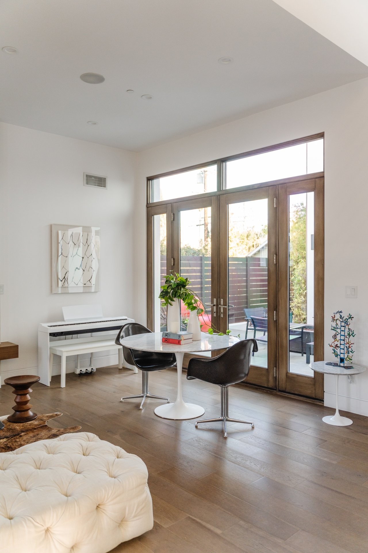 536 N Arden Blvd, Larchmont