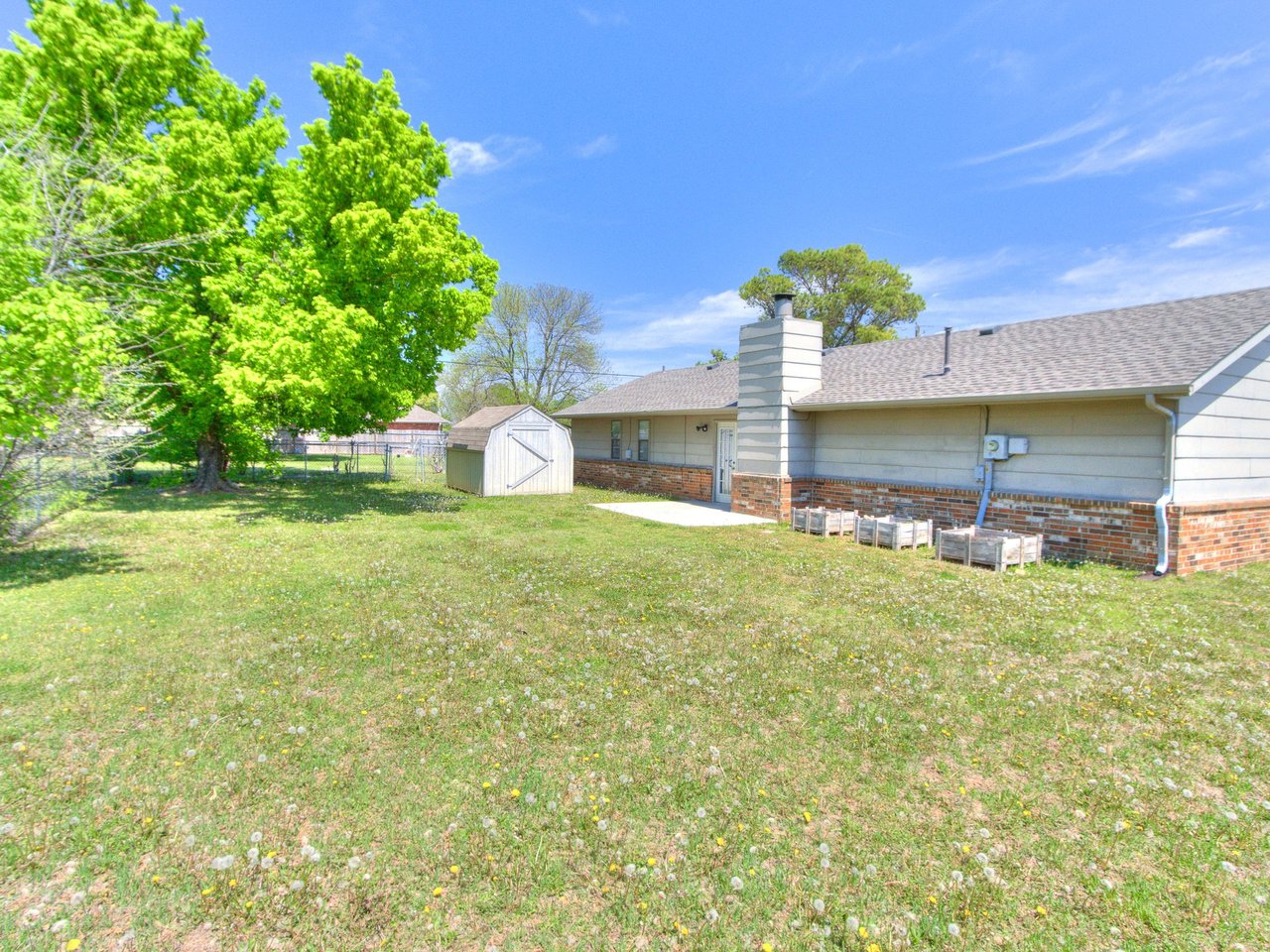 2416 Ellis Dr