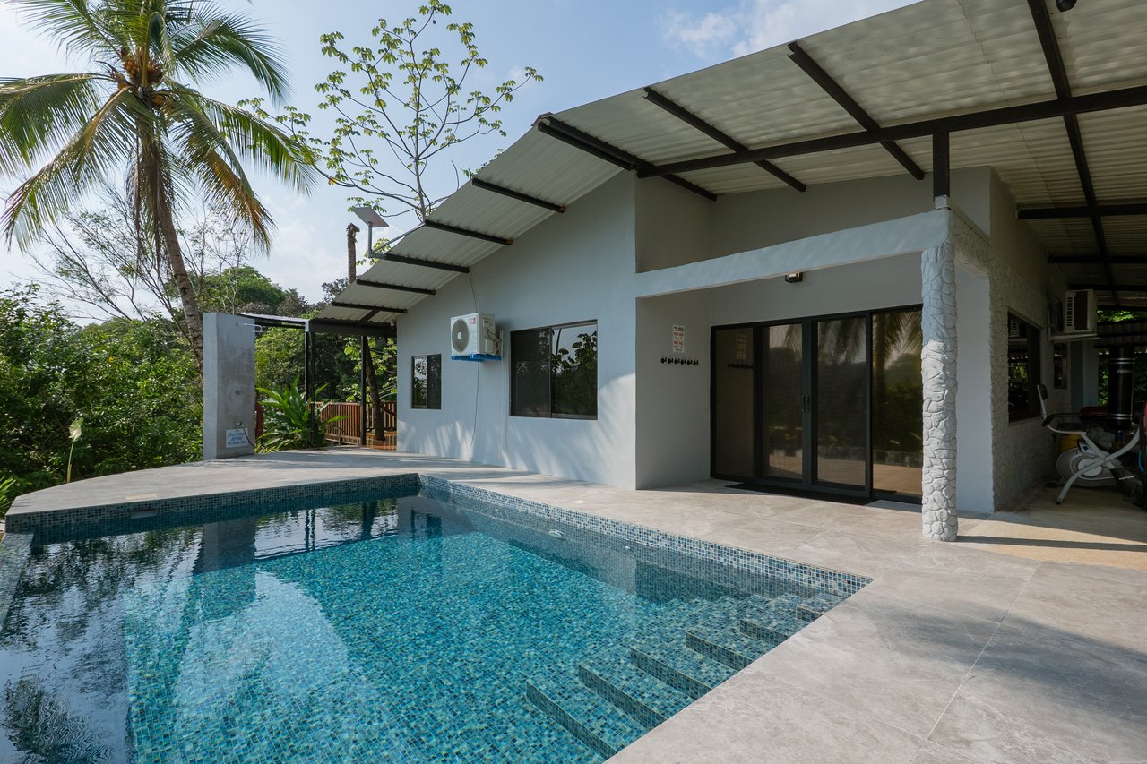 Ocean Peek Paradise Villa - 3 Bed - 1 Bath With a Pool in Hatillo