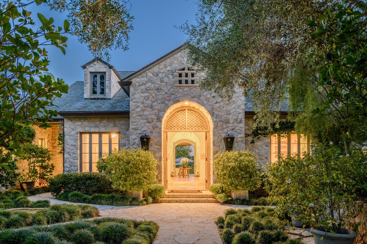 6625 Zumirez Dr