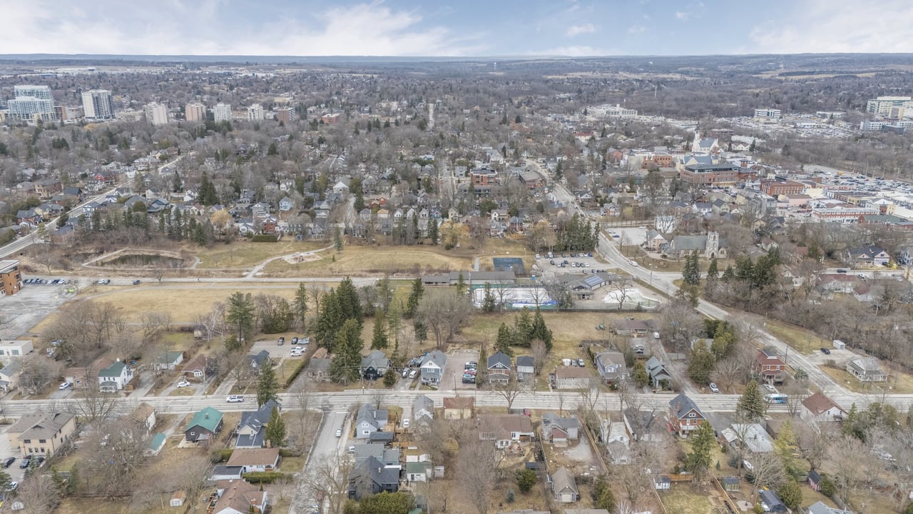 410 Eagle Street, Newmarket, ON L3Y 1K6