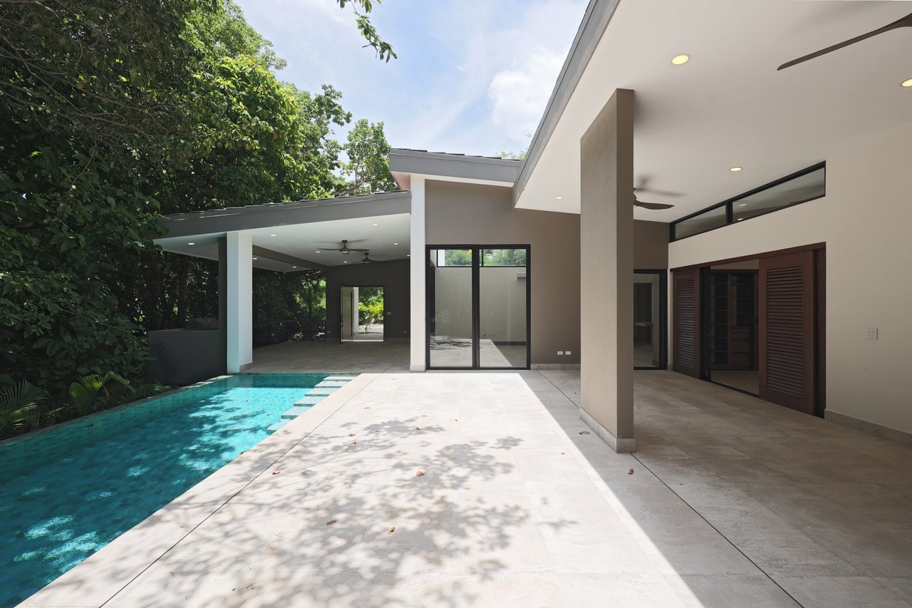 Modern luxury home for sale in Pacífico, Playas del Coco – Private pool, beach club and resort amenities