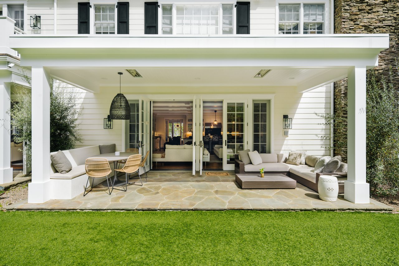 2435 Mandeville Canyon Rd 