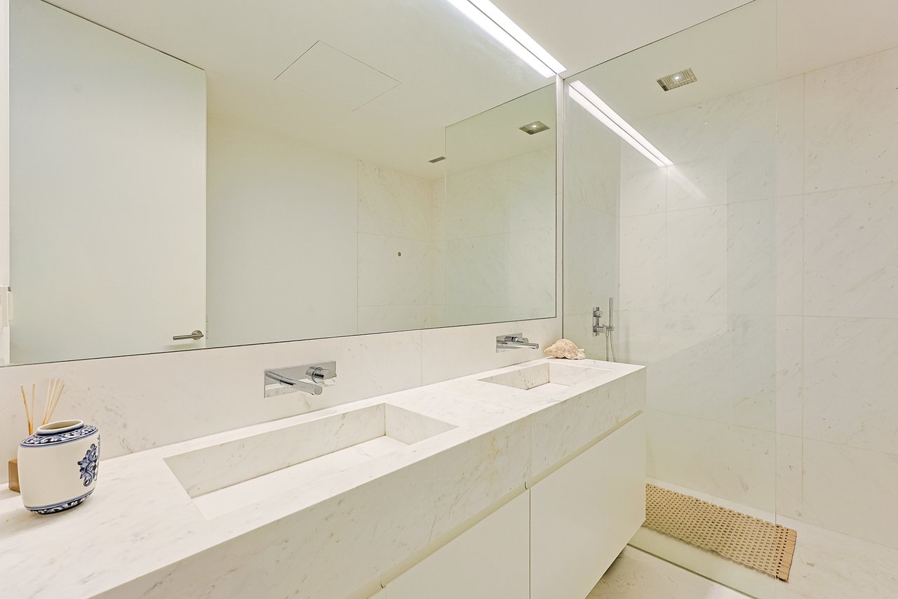 Elegant 2-Bedroom Apartment in One Living Cascais with Premium Amenities