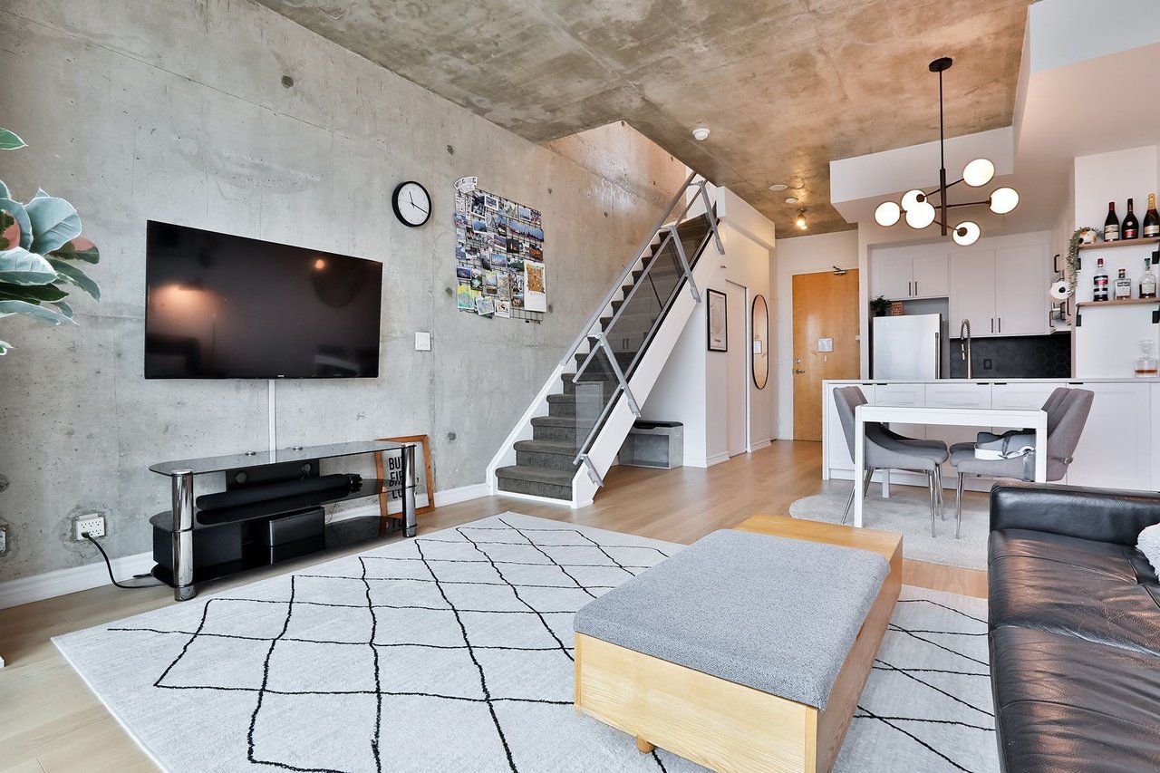 388 Richmond St W Unit: 914