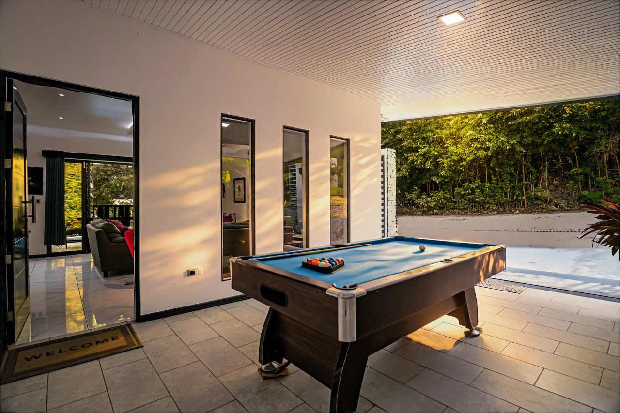 Charming 2 Bedroom Home + Studio located in heart of Uvita 