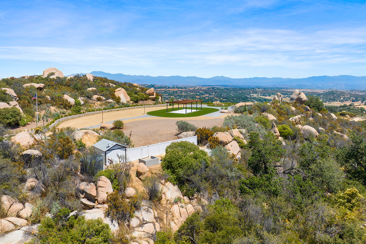 41612 Avenida de Encanto
