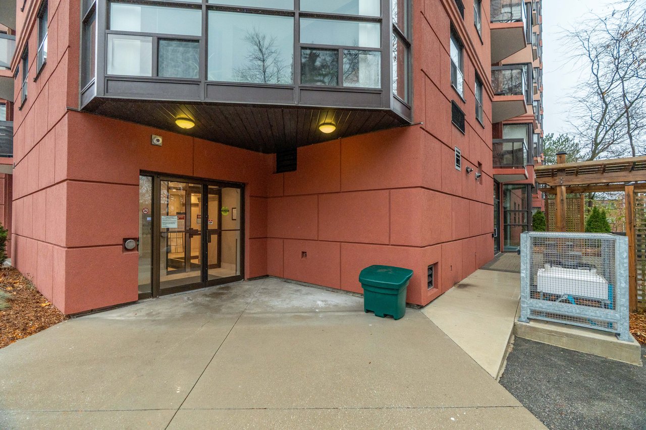 beautiful 2 bedroom 2 bath Condo in downtown London