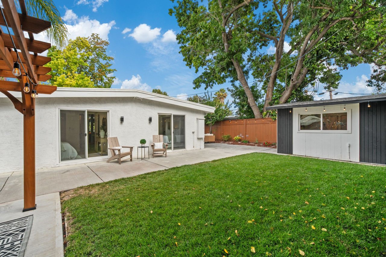 850 Las Palmas Drive