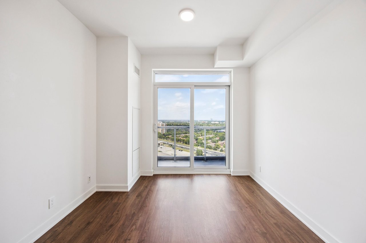 50 Upper Mall Way #2109