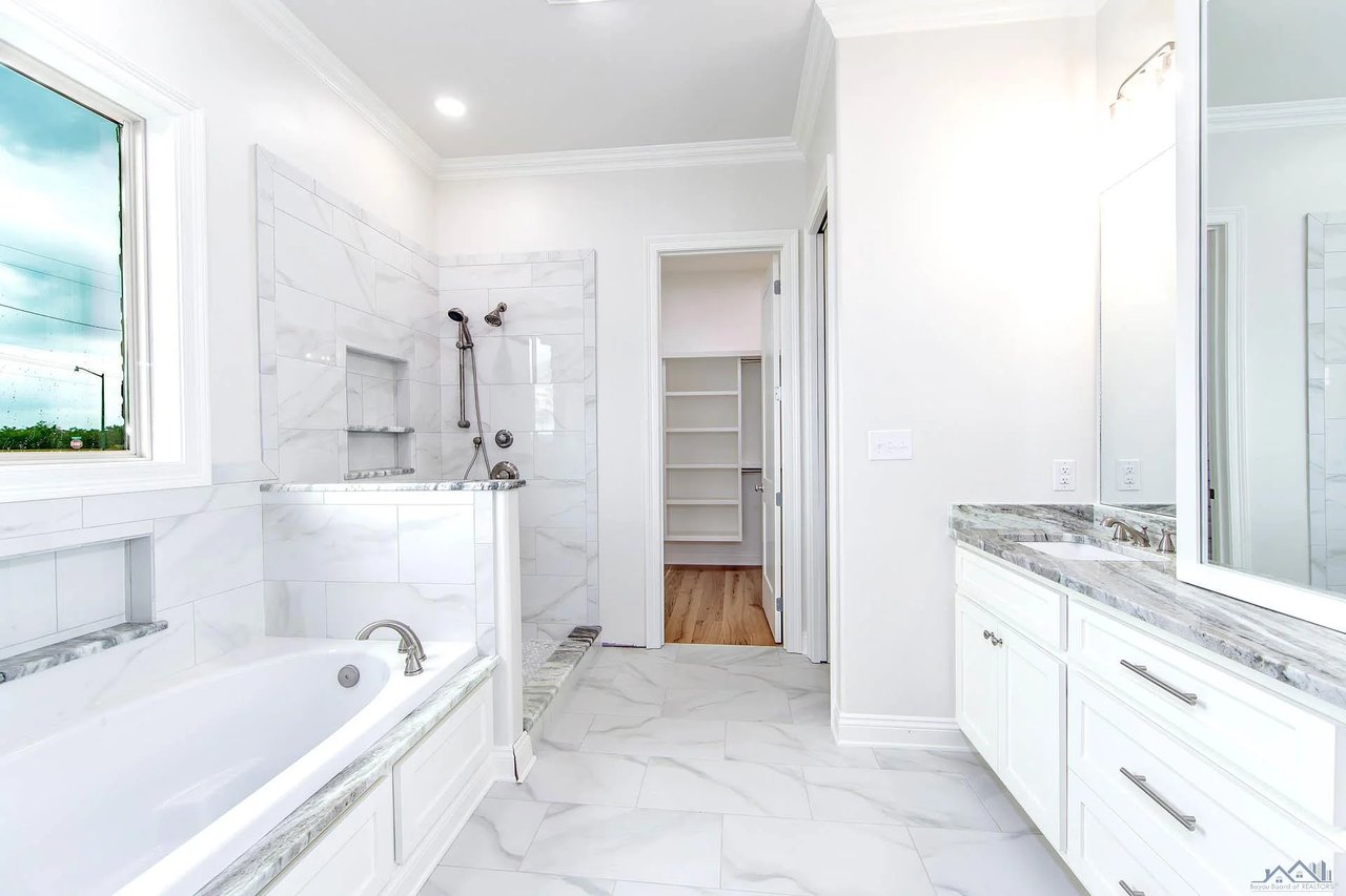 351 Ravensaide Dr
