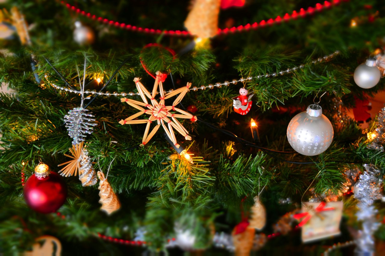 5 Easy But Helpful Tips to Manage Stress This Holiday Season