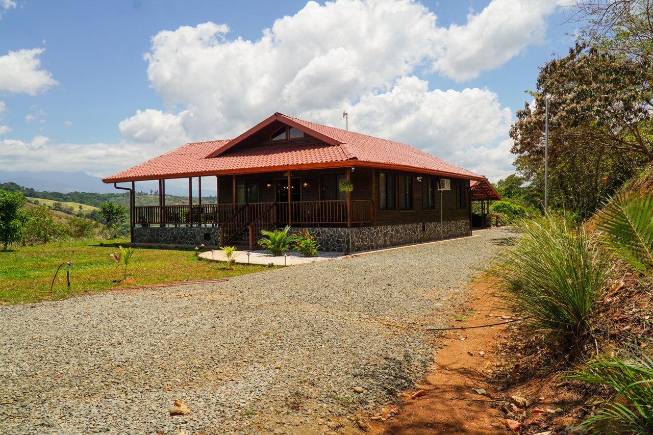 Serene Splendor - Discover Your Dream Home in Pacuar Perez Zeledon