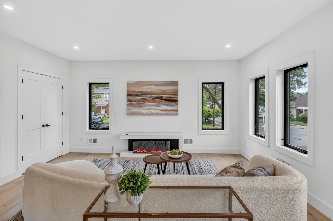 887 Linden Ave, Ridgefield, NJ 07657