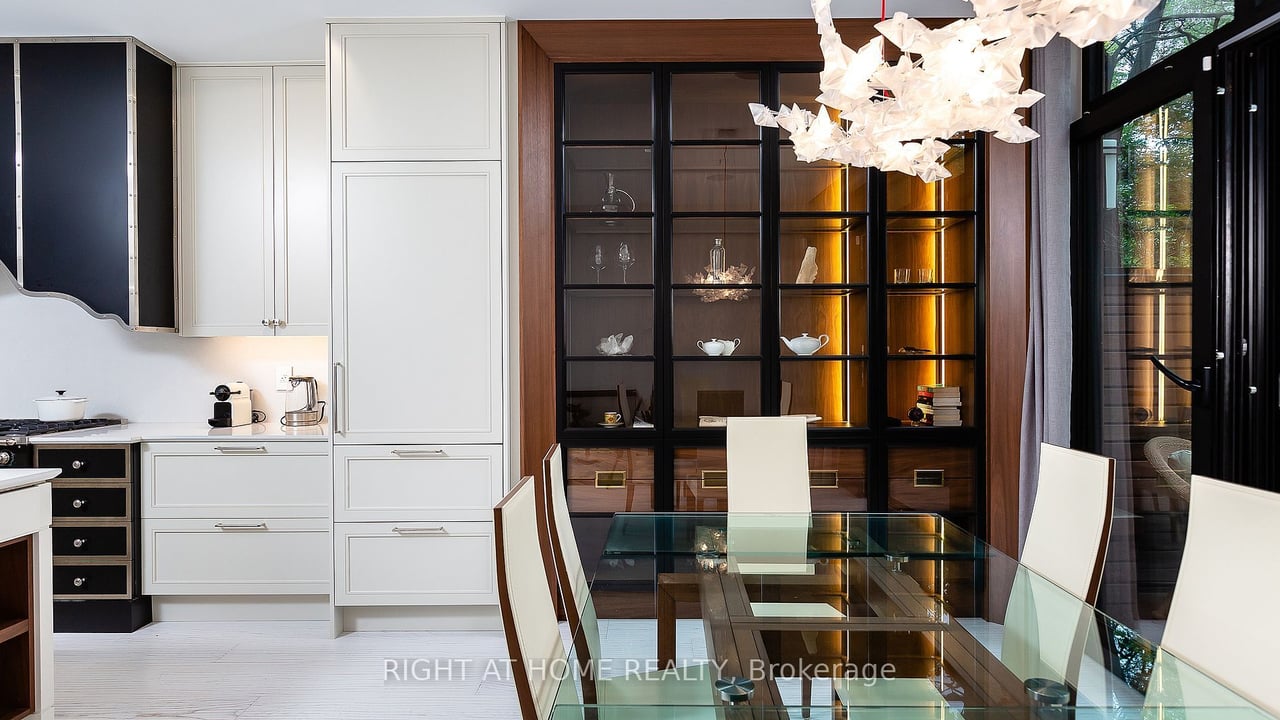 YORKVILLE FORESTY LUXURY