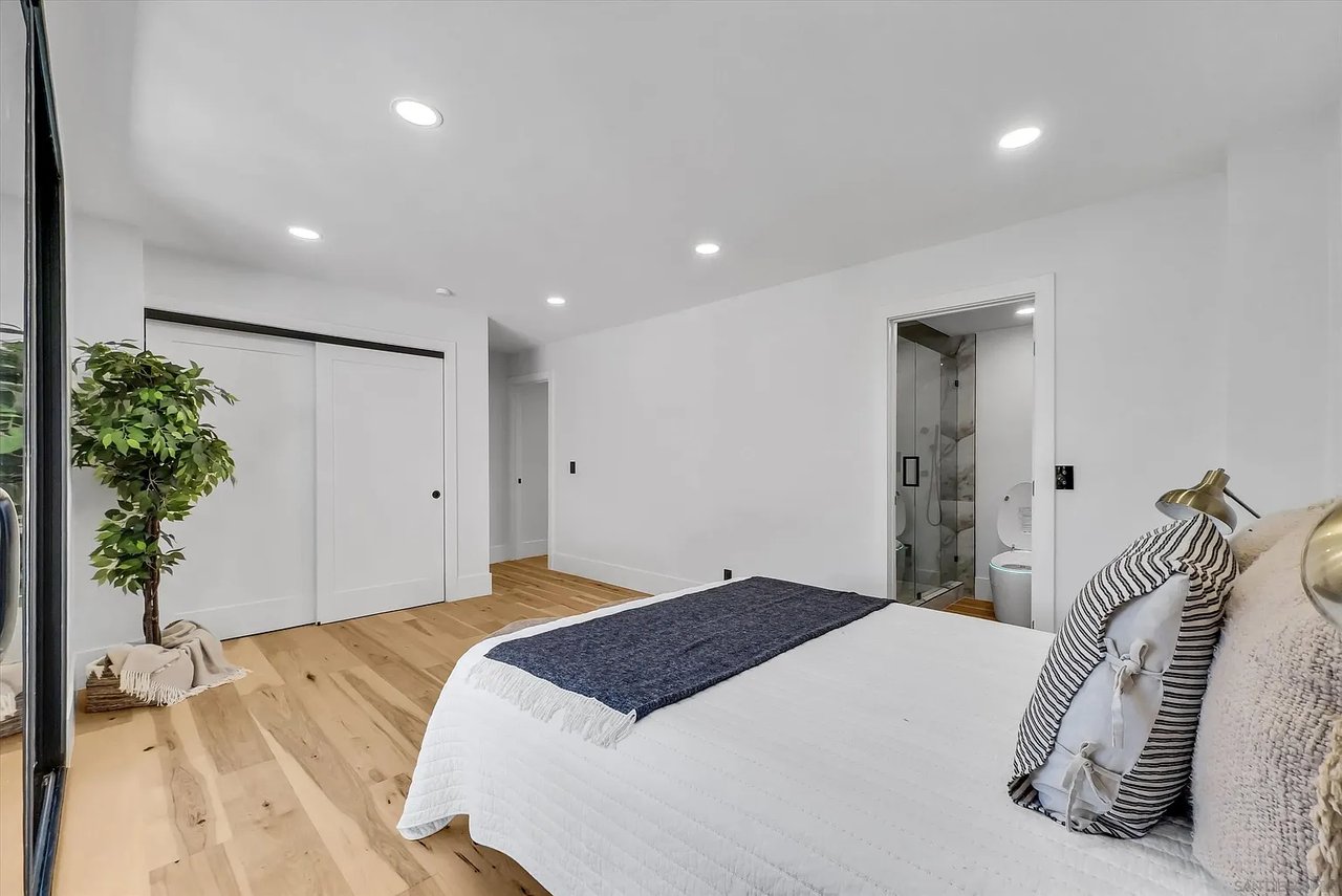 2241 Avenida Salvador