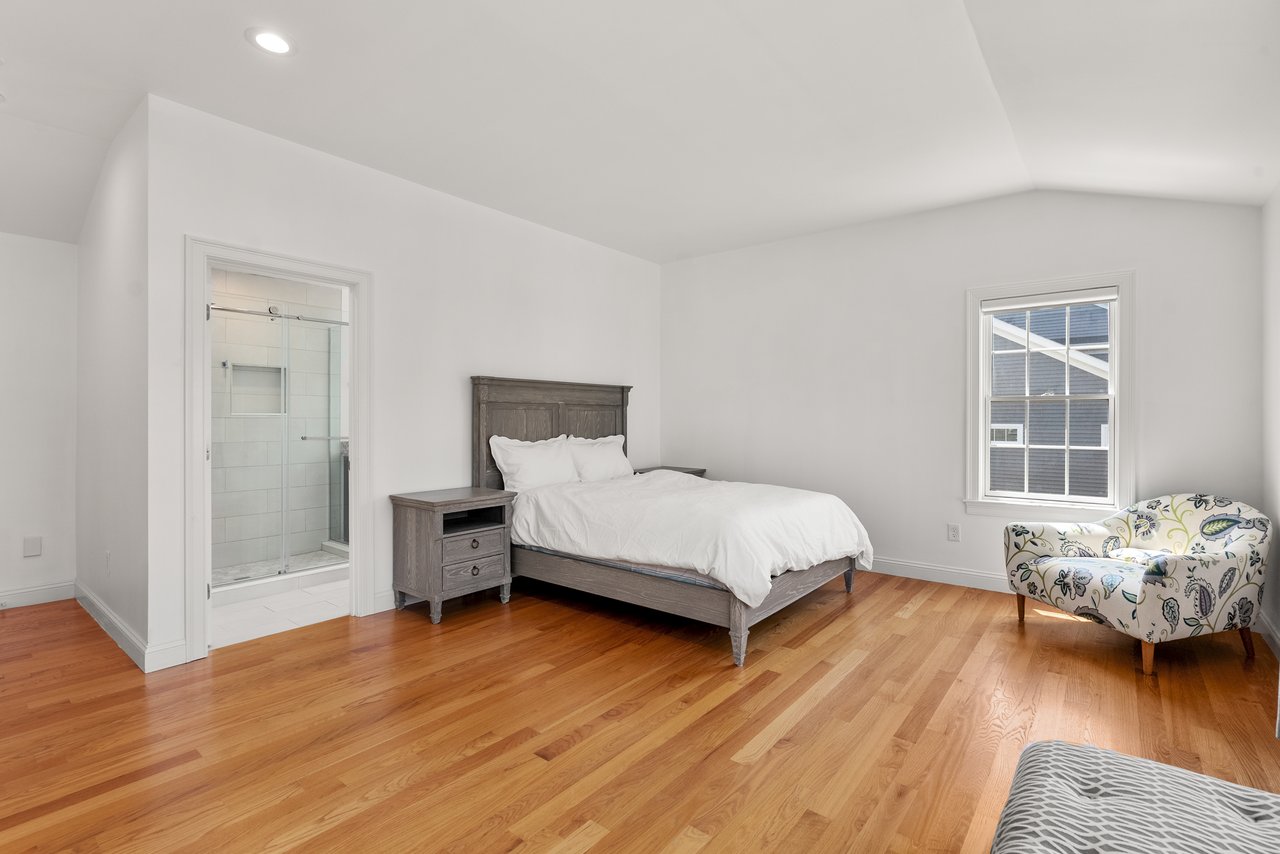 18 Patton Rd, Wellesley