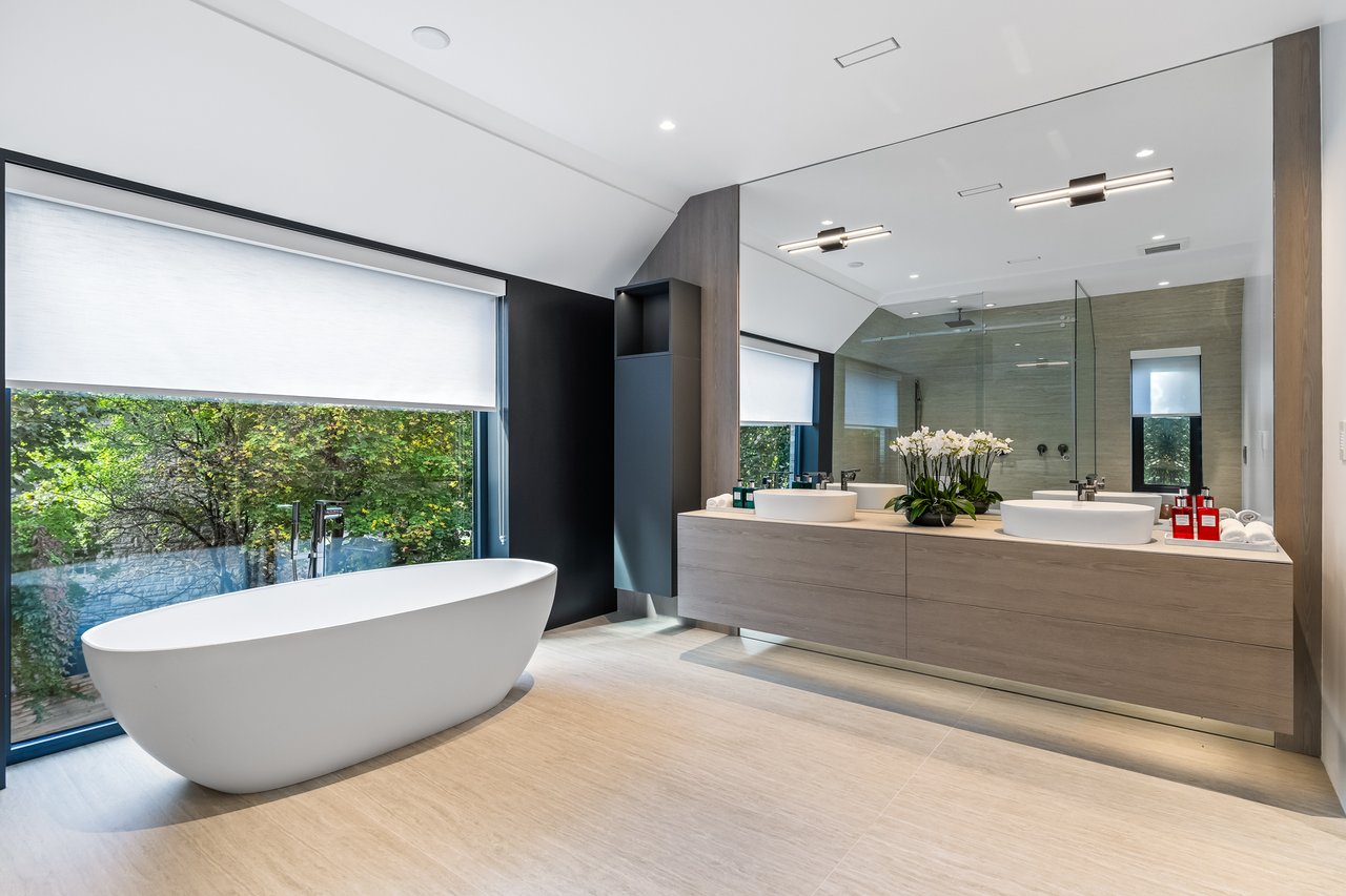 Pinnacle Of Modern Luxury Living