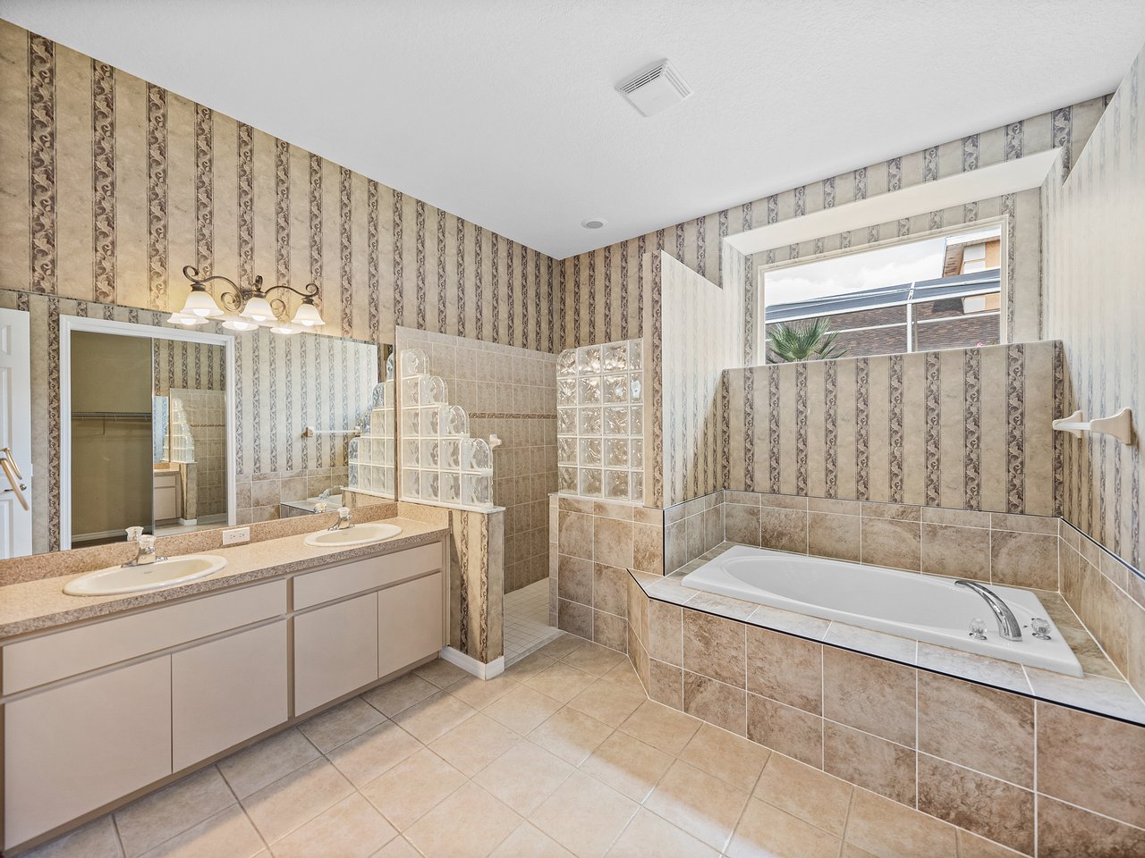 12508 FOREST HIGHLANDS DR