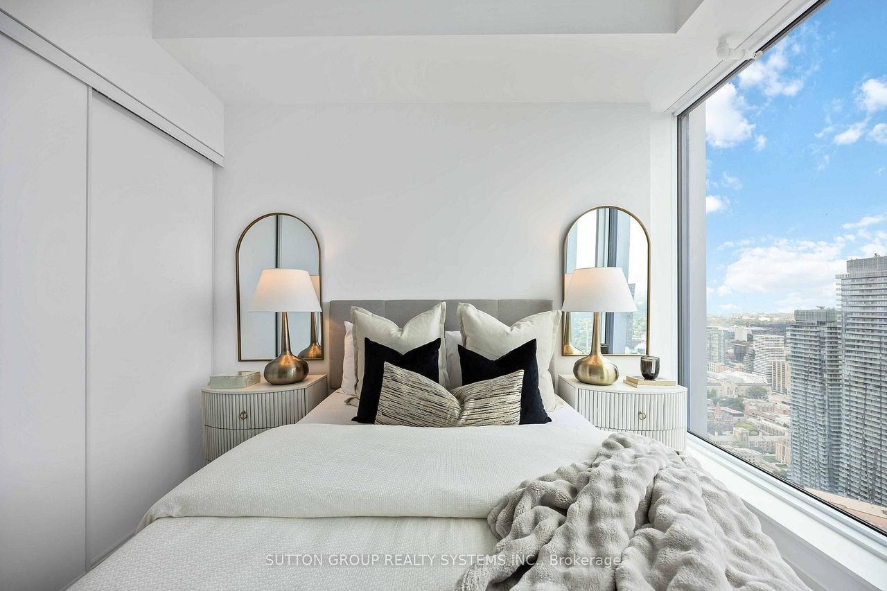 YORKVILLE'S BEST PENTHOUSE 