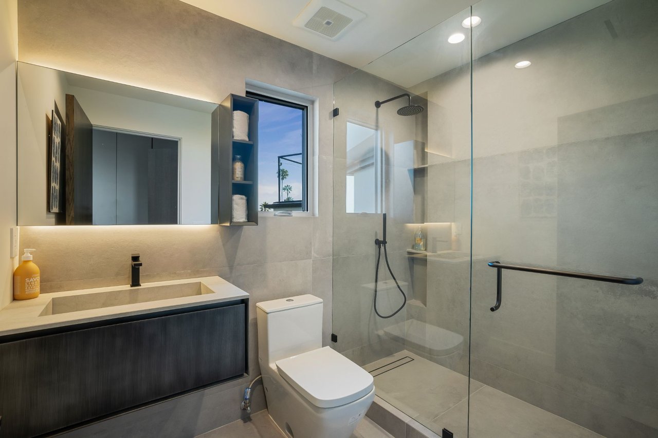 9270 Kinglet Dr, Hollywood Hills